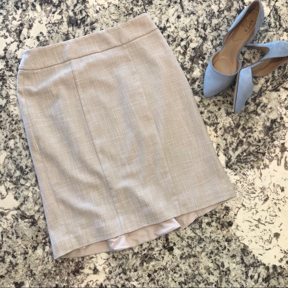 White House Black Market Skirt, tan/ cream, size 2